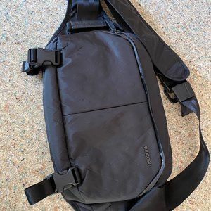 Incase Sling Pack - Diamond Wire